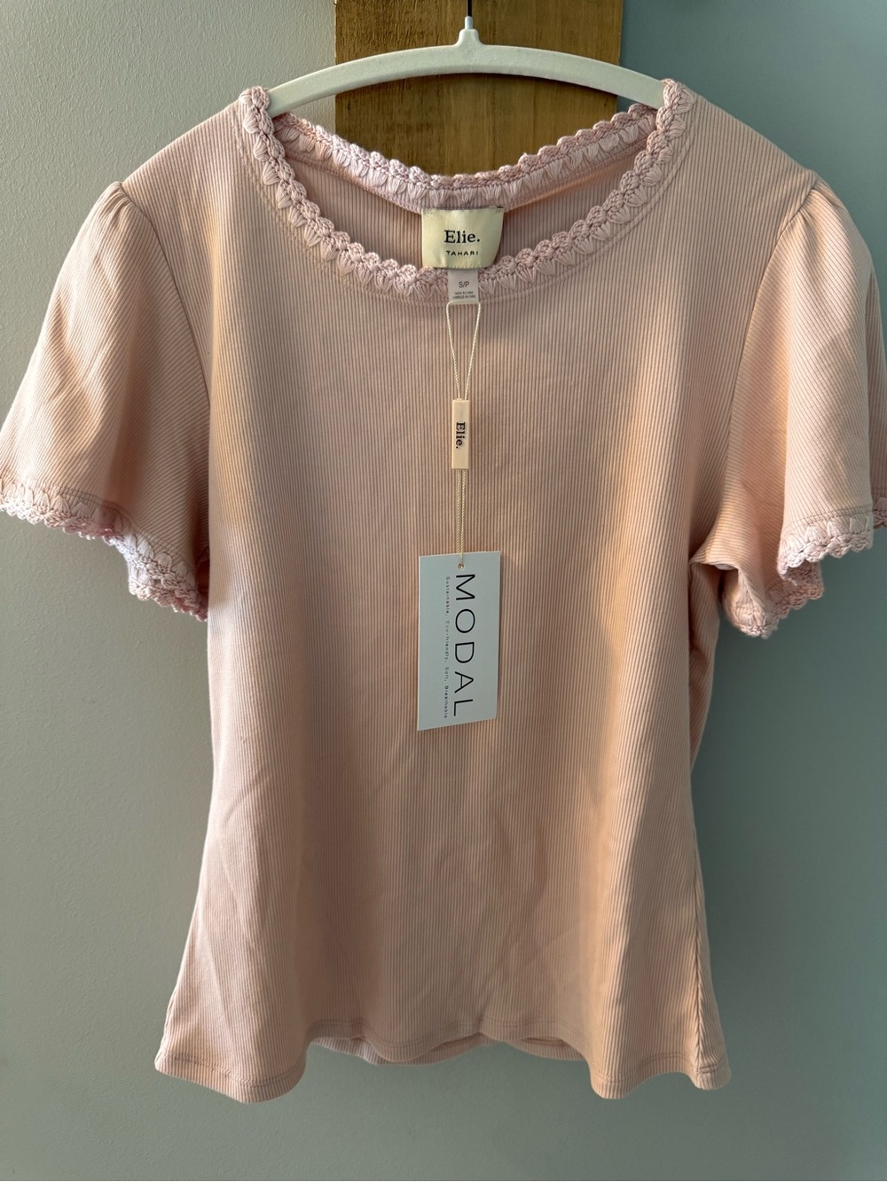 ELIE.Tahari Soft Pink Lace-Trim Short Sleeve Top, S
